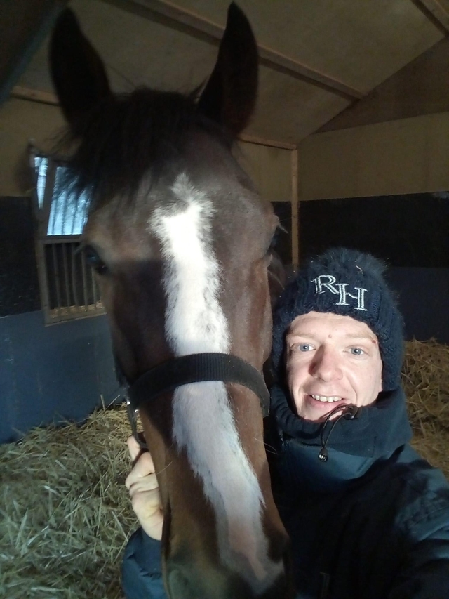 Do you even love your horse if you don't take a beloved selfie with them?! Etonian with his stable groom Daryl