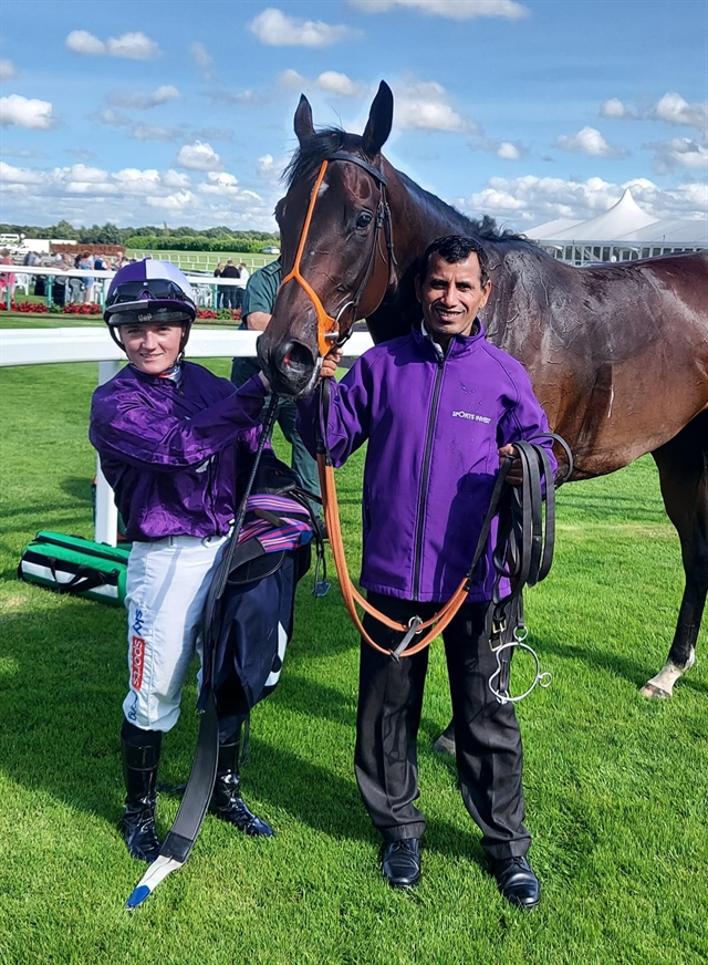 Purple Love battles it out all the way to the line to win at Doncaster