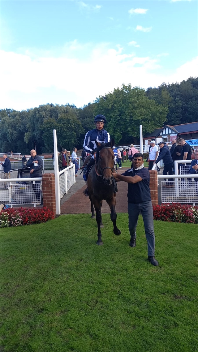 Talis Evolvere is back with a bang as he romped home on his third start at Pontefract